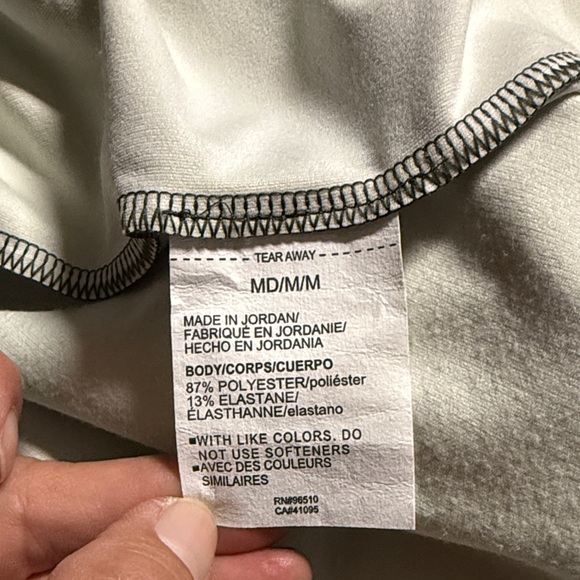 Under Armour Women’s Dark Green Camo CW FUNNEL NECK LONG SLEEVE NWT M - Picture 8 of 8